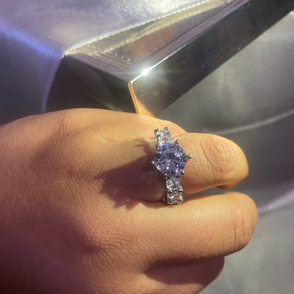 Simulated Diamonds Exaggerated   Vintage Beautiful  Silver Ring - Picture 8 of 9